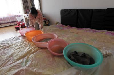 兰州楼上漏水，住户失联，小区没物管，业主维权难！律师来支招……